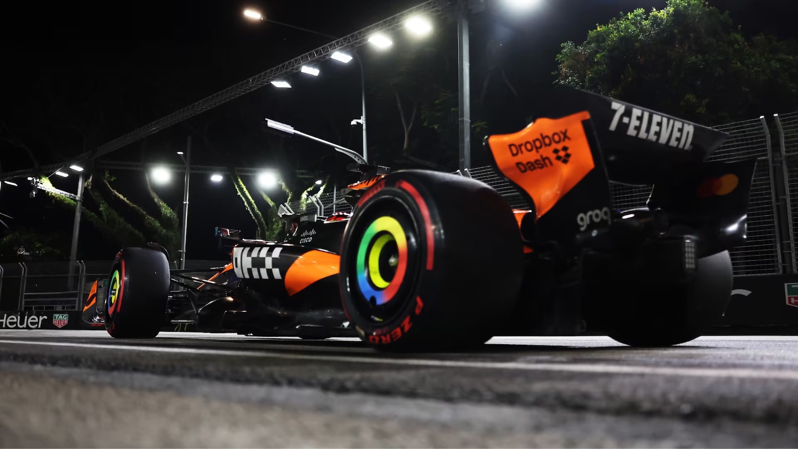 F1 Σιγκαπούρη: Russell «ζωγράφισε» και πήρε τη pole – Verstappen και McLaren δεν μπόρεσαν να απαντήσουν!